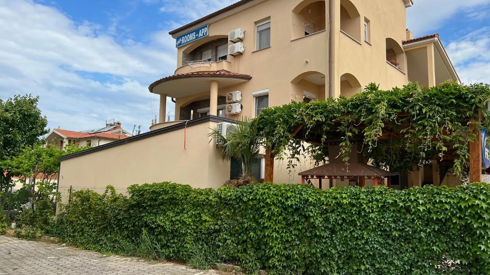 Apartments Mijic Medulin
